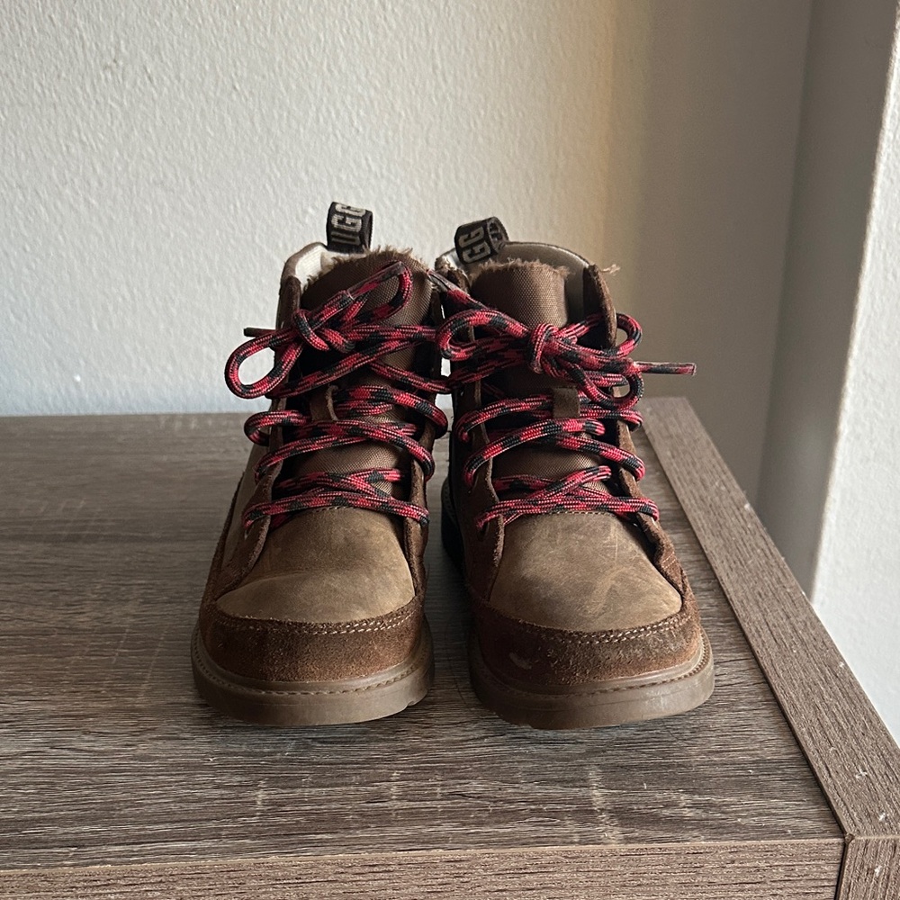 UGG Kids Robley Boot Size 12